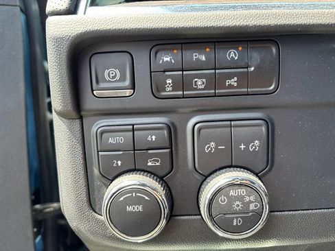 Used 2025 Chevrolet Suburban Premier AWD/4WD image 15