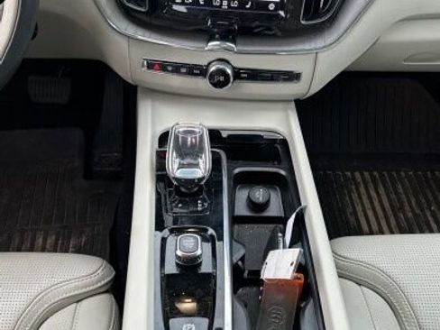 Used 2023 Volvo XC60 B6 Ultimate w/ Protection Package Premier AWD/4WD image 11