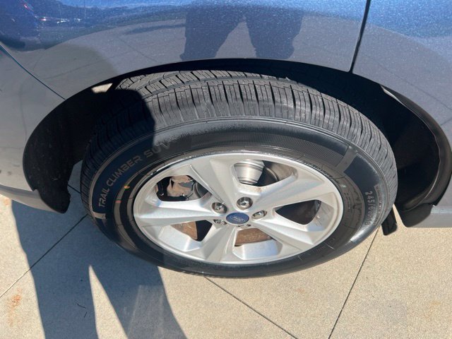 Used 2019 Ford Edge SE FWD image 12