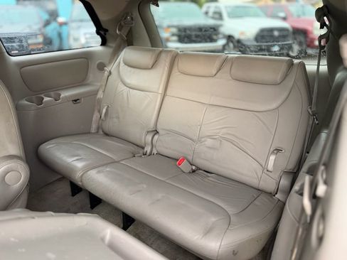 Used 2007 Toyota Sienna XLE Limited FWD image 10