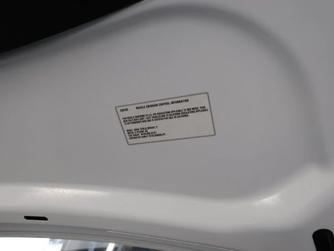 Used 2024 Tesla Model Y Long Range AWD/4WD image 37