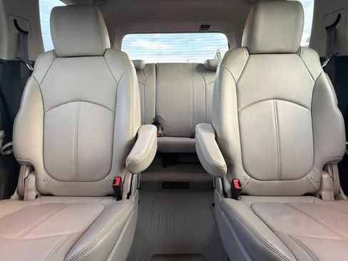 Used 2011 GMC Acadia SLT AWD/4WD image 22