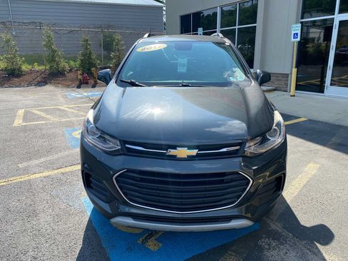 Used 2017 Chevrolet Trax LT w/ LT Convenience Package AWD/4WD image 13