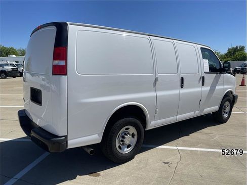 Used 2021 Chevrolet Express 2500 image 2