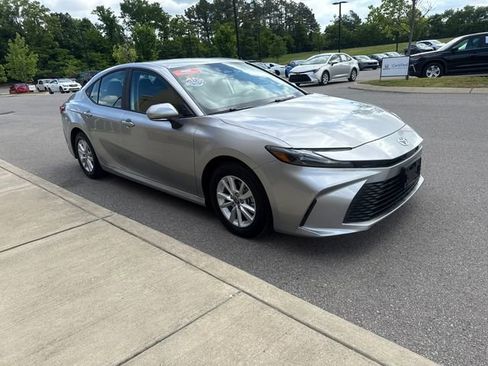 Used 2025 Toyota Camry LE FWD image 6