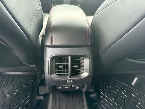 Used 2021 Jeep Cherokee Trailhawk AWD/4WD image 12