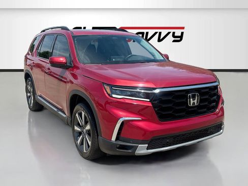 Used 2025 Honda Pilot Touring image 1