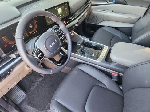 New 2026 Kia Carnival EX image 11