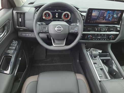 New 2026 Nissan Pathfinder Platinum image 12