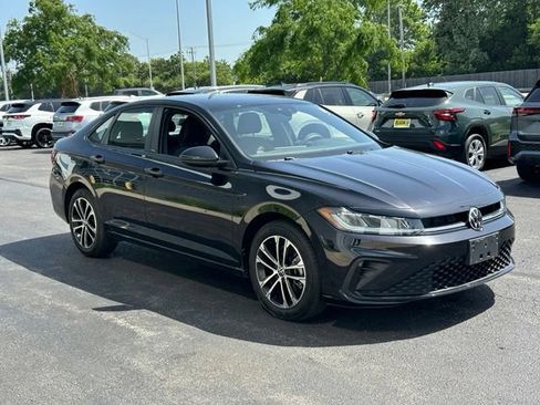 Certified 2025 Volkswagen Jetta Sport FWD image 3