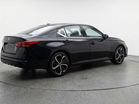 Used 2025 Nissan Altima 2.5 SR FWD image 9