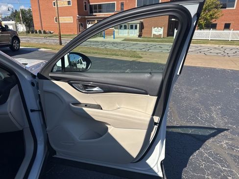 Used 2022 Buick Envision Essence w/ Safety Package image 39