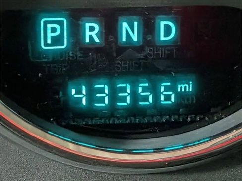 Used 2017 Jeep Wrangler Unlimited Rubicon w/ Connectivity Group image 16