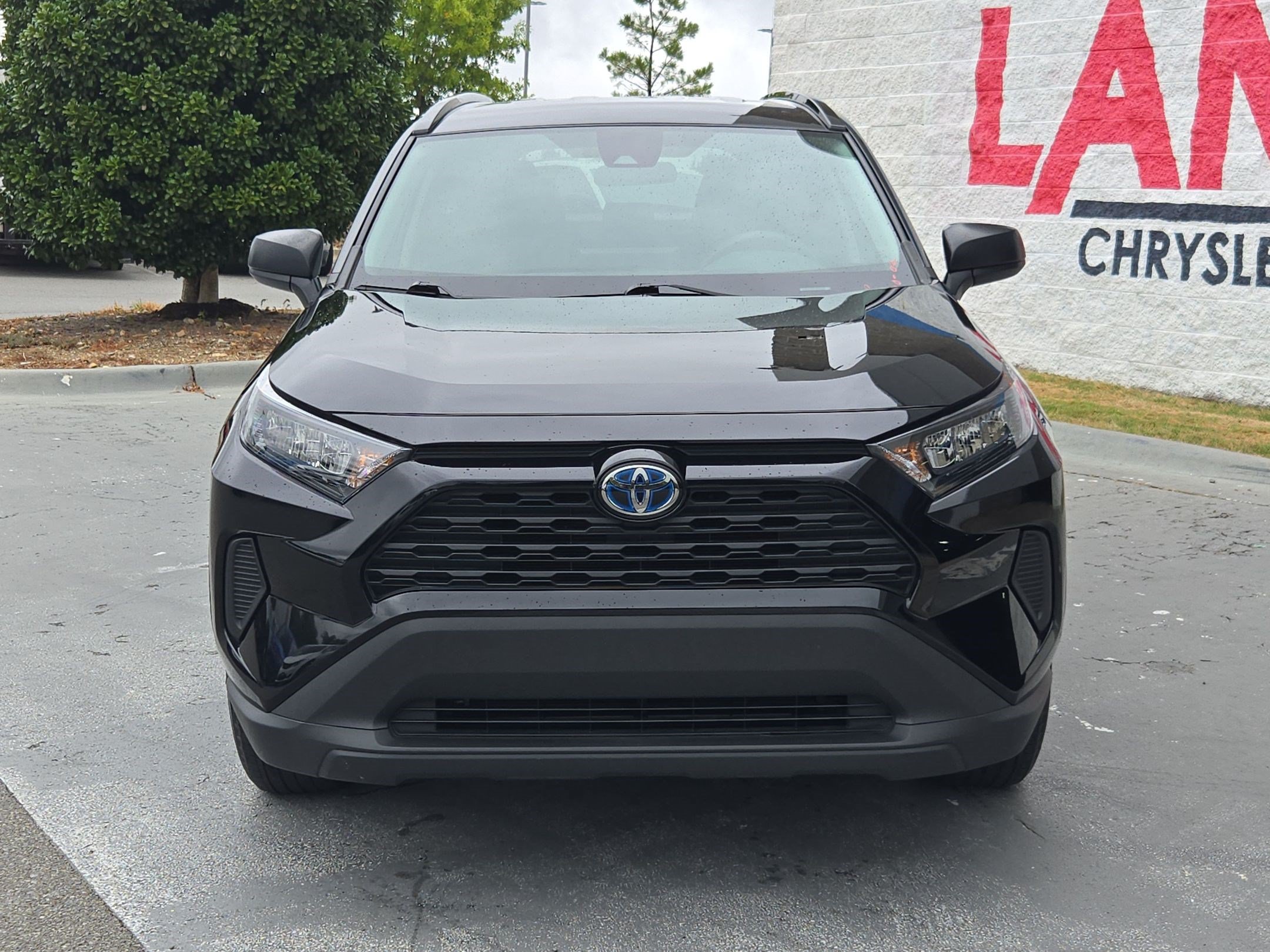 Used 2022 Toyota RAV4 LE AWD/4WD image 2