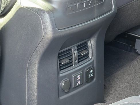 Used 2024 Nissan Titan SV w/ SV Convenience Package image 18