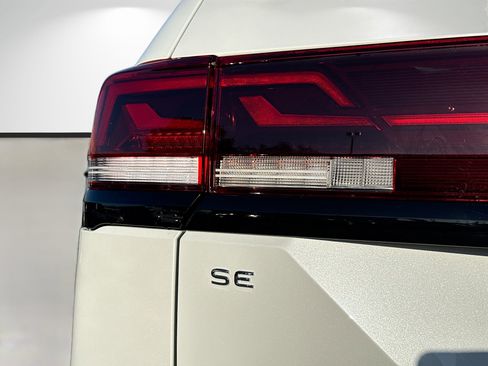 New 2026 Volkswagen Atlas Peak Edition image 10