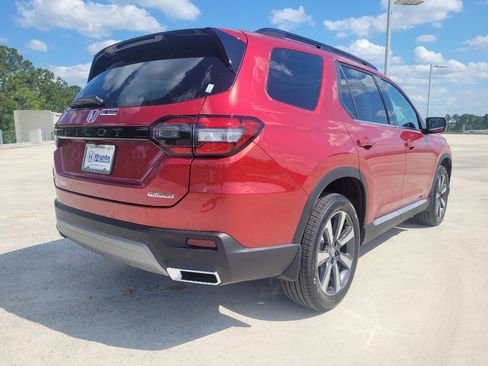 Certified 2025 Honda Pilot Touring image 6