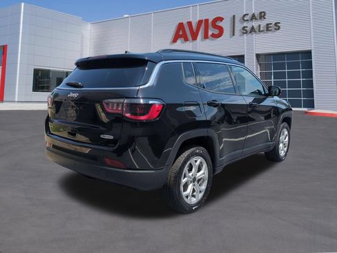 Used 2025 Jeep Compass Latitude AWD/4WD image 6