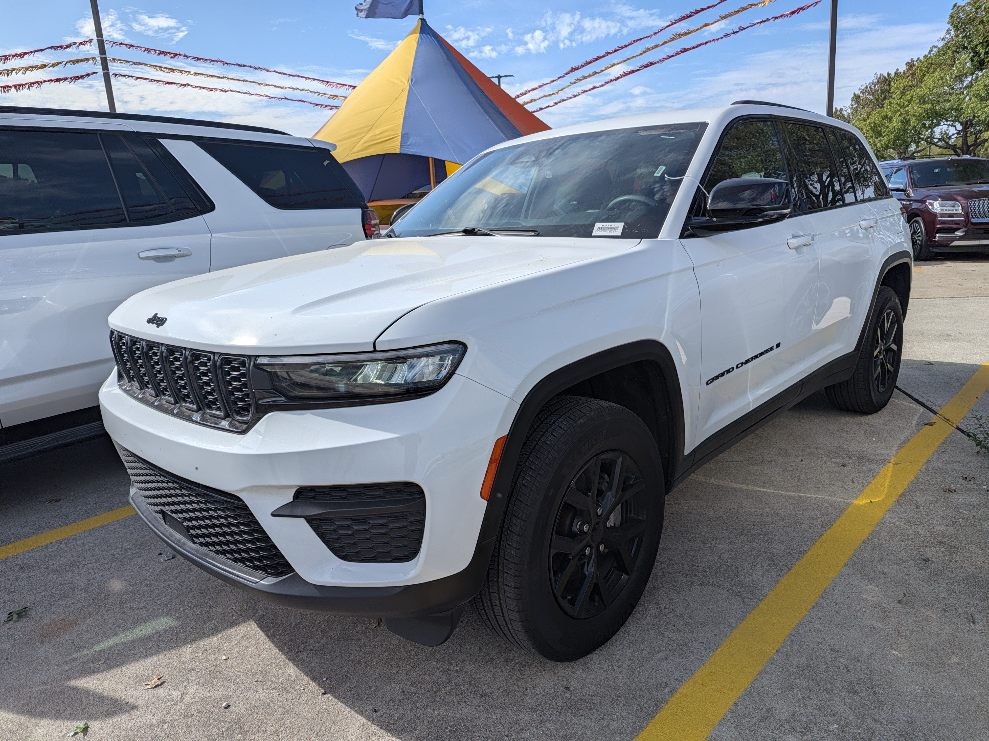 Used 2025 Jeep Grand Cherokee Altitude AWD/4WD image 27
