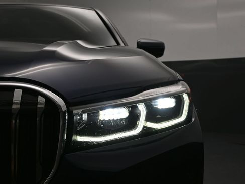 Used 2022 BMW ALPINA B7 xDrive AWD/4WD image 11