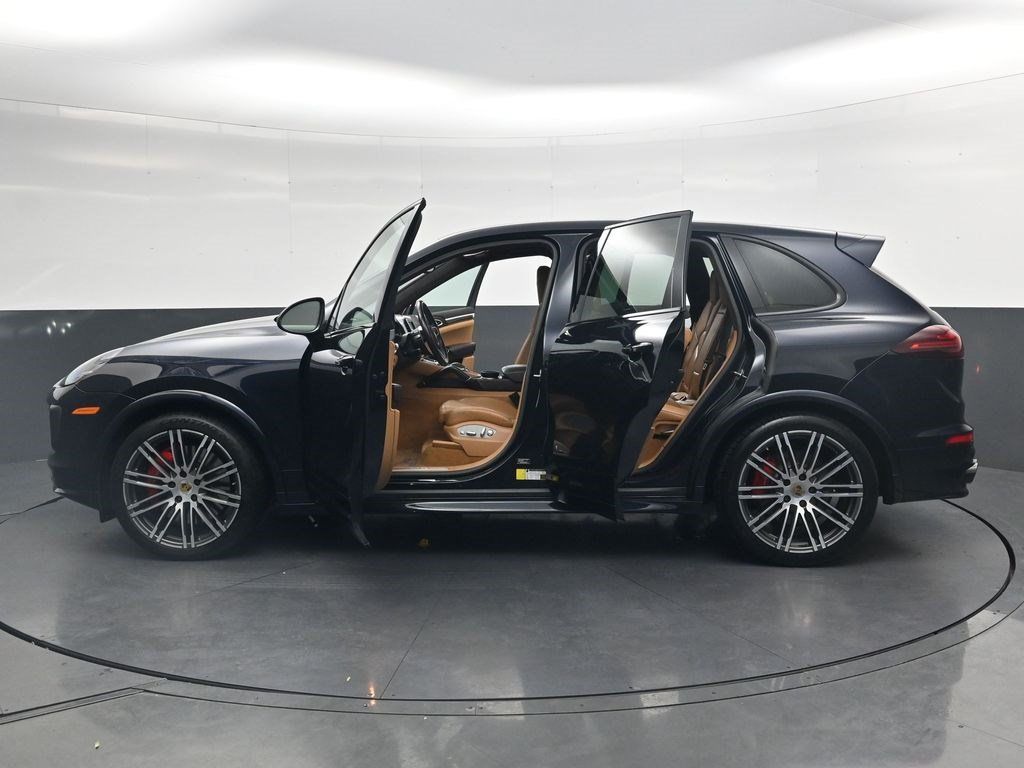 Used 2016 Porsche Cayenne GTS AWD/4WD image 37