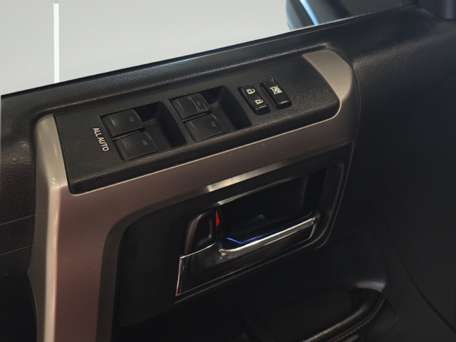Used 2015 Toyota 4Runner Limited w/ Four Season Floor Mat Package AWD/4WD image 11