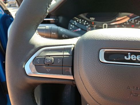 Used 2025 Jeep Compass Limited w/ Sun & Sound Group AWD/4WD image 9