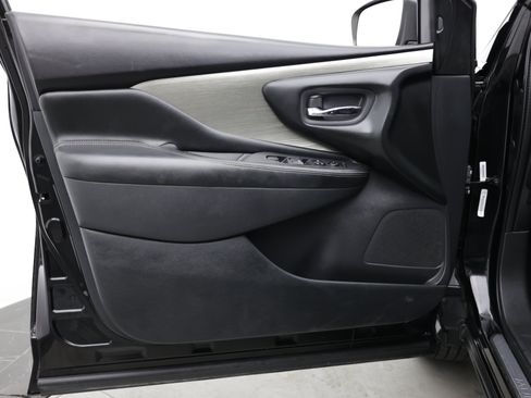 Used 2018 Nissan Murano SV FWD image 14