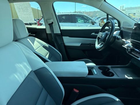 Used 2024 Honda Prologue Touring image 3