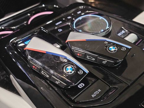 Used 2024 BMW i5 eDrive40i w/ M Sport Package image 30