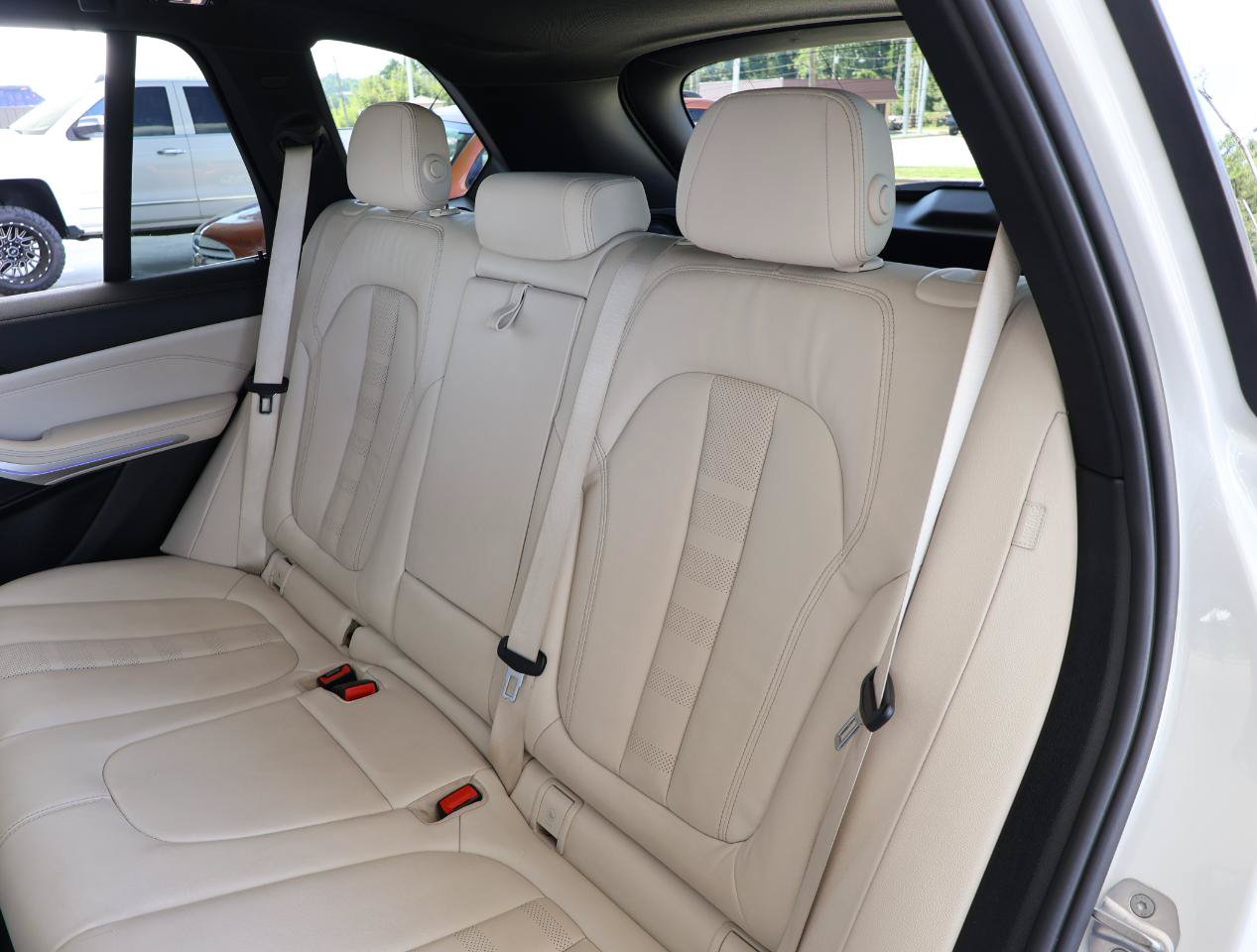 Used 2022 BMW X5 xDrive40i w/ M Sport Package AWD/4WD image 22