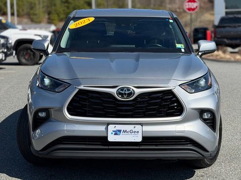 Used 2023 Toyota Highlander LE AWD/4WD image 2
