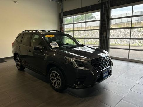 Used 2023 Subaru Forester Premium AWD/4WD image 5