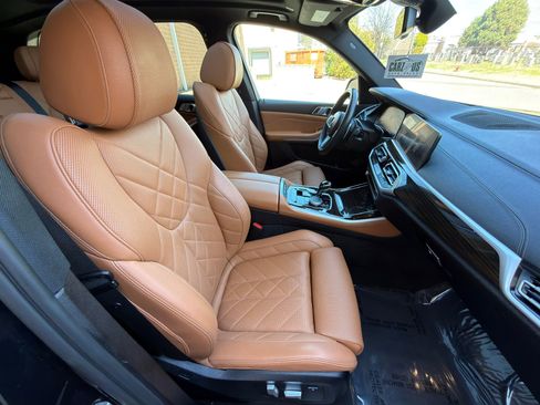 Used 2023 BMW X5 xDrive40i w/ M Sport Package image 29