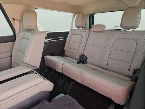 Used 2023 Lincoln Navigator L Reserve AWD/4WD image 11