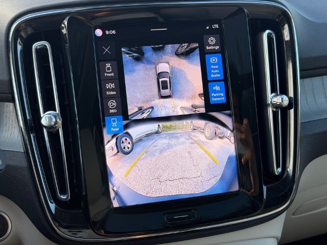 Certified 2024 Volvo XC40 B5 Plus AWD/4WD image 25