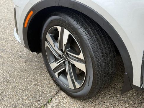 Used 2024 Kia Sorento EX image 11