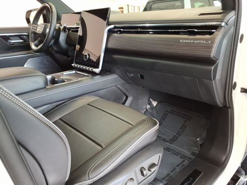Used 2025 GMC Sierra EV Denali AWD/4WD image 9