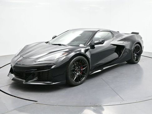 Used 2025 Chevrolet Corvette Z06 RWD image 3