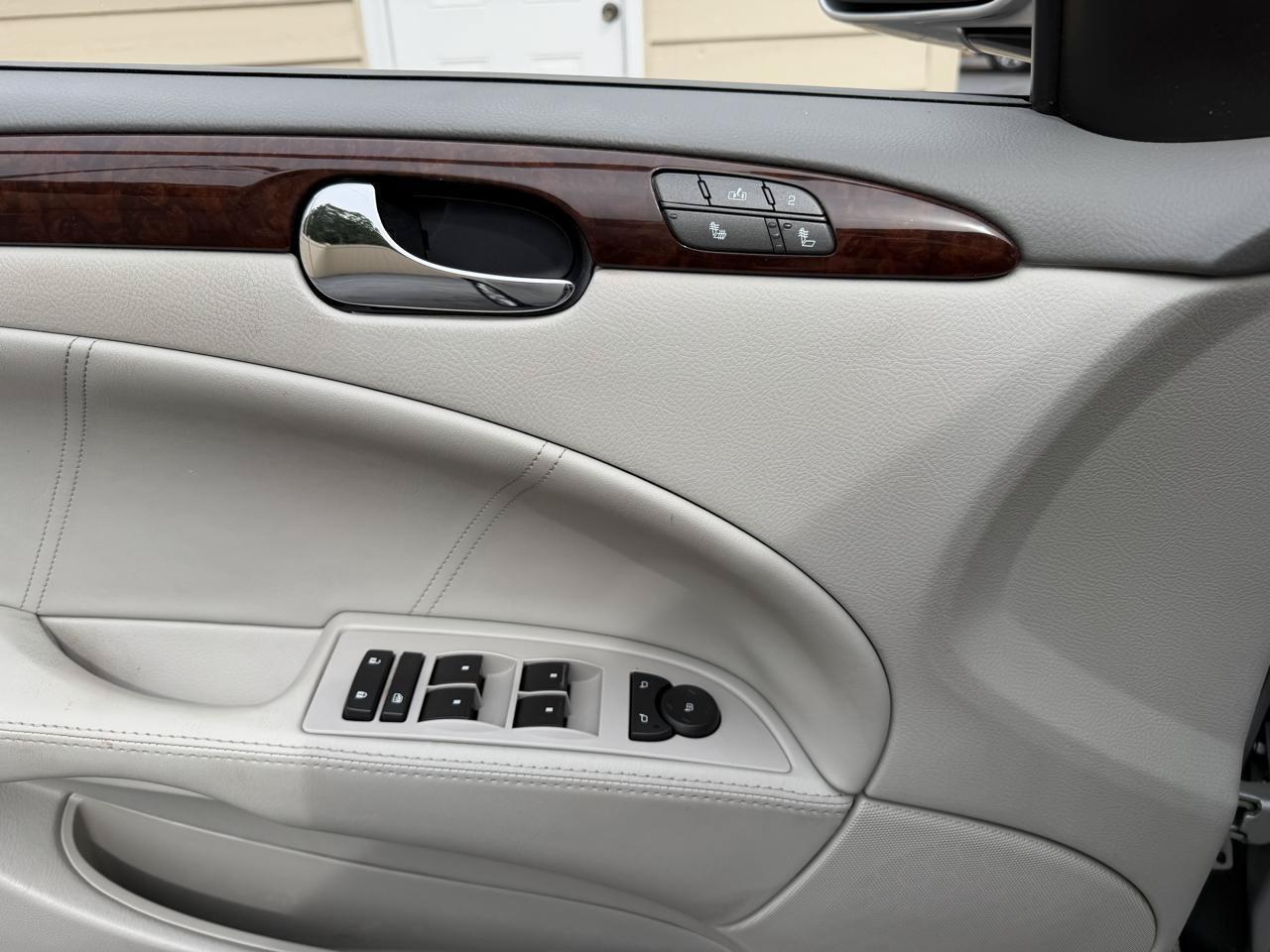 Used 2010 Buick Lucerne CXL FWD image 14