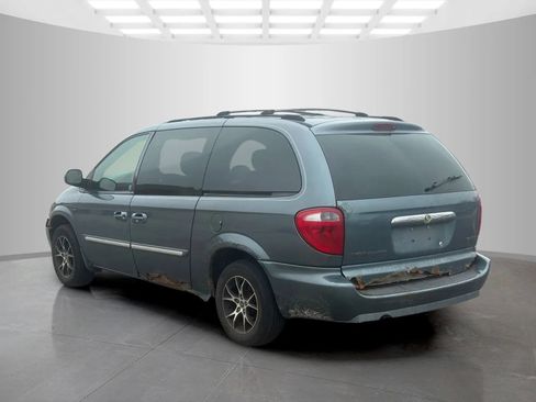 Used 2007 Chrysler Town & Country Touring image 7