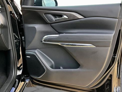 Used 2025 Chevrolet Traverse High Country w/ LPO, Floor Liner Package FWD image 23