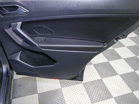 Used 2021 Volkswagen Tiguan SE w/ Panoramic Sunroof Package AWD/4WD image 25