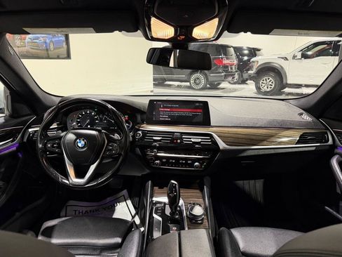 Used 2019 BMW 530i w/ Convenience Package RWD image 19