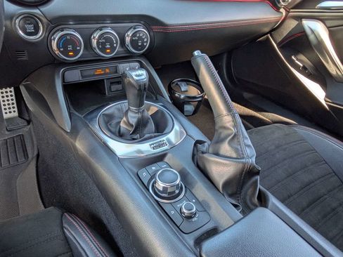 Used 2017 FIAT 124 Spider Abarth RWD image 26