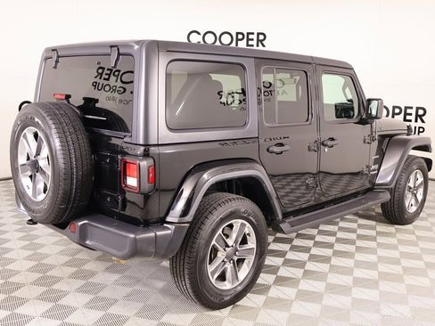 Used 2020 Jeep Wrangler Unlimited Sahara image 20