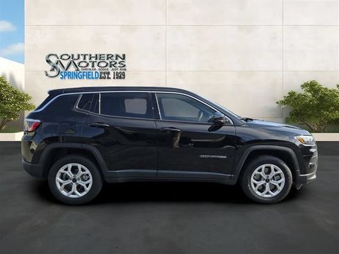 Used 2025 Jeep Compass Sport AWD/4WD image 6