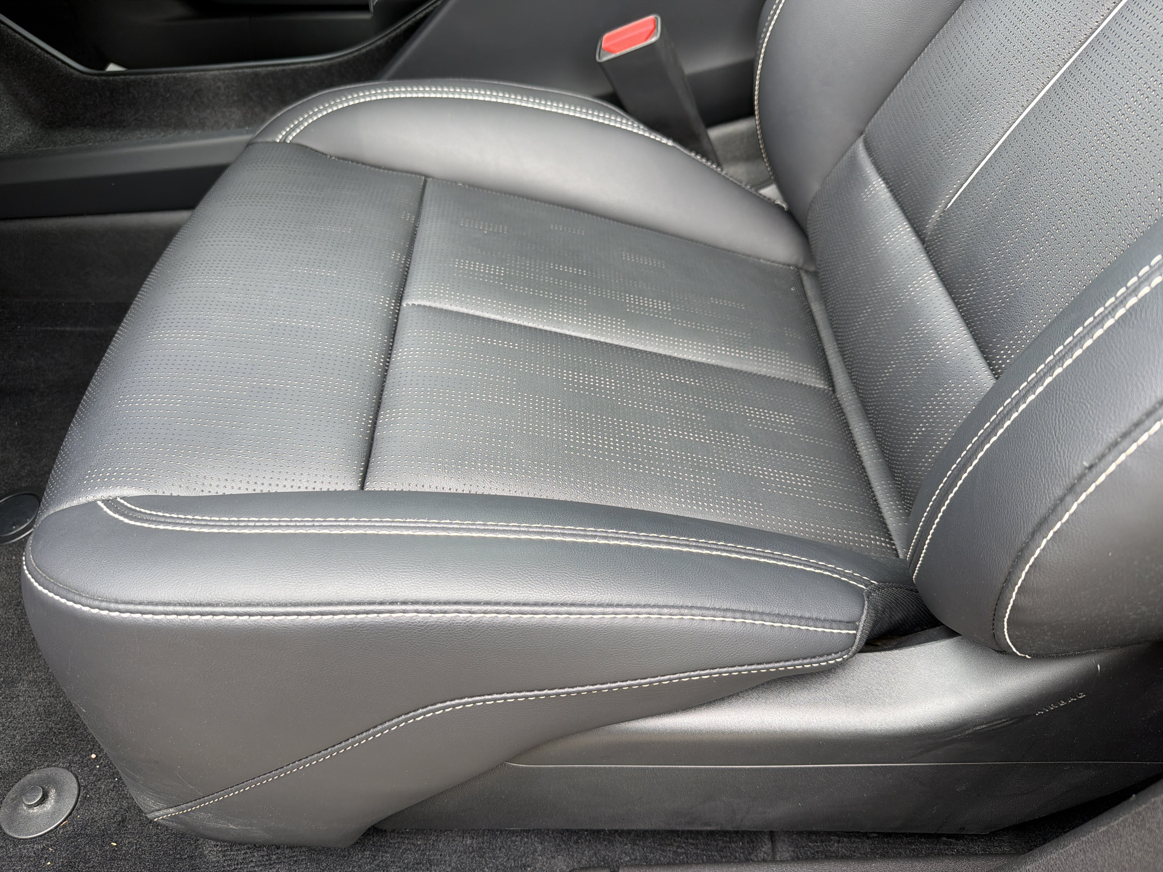 Used 2025 Cadillac Optiq Luxury 2 w/ LPO, Floor Liner Package AWD/4WD image 29