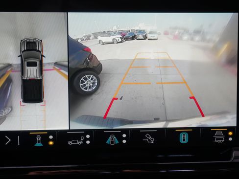 Used 2022 Chevrolet Silverado 1500 ZR2 w/ Technology Package image 23