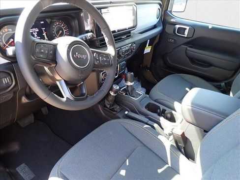 New 2025 Jeep Gladiator Sport image 9